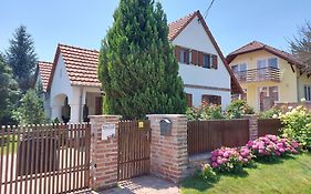 Negy Evszak Apartmanhaz